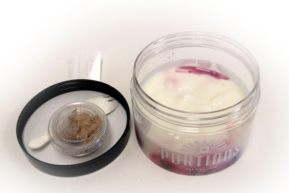 Greek yogurt fruit parfait